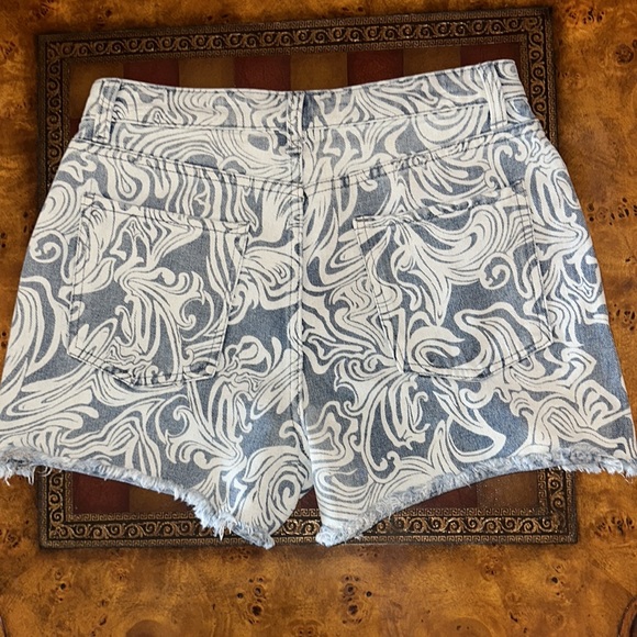 Shorts Midi High Rise Juniors size 9 Raw Hem multicolor two tone blue NWT - Picture 2 of 14